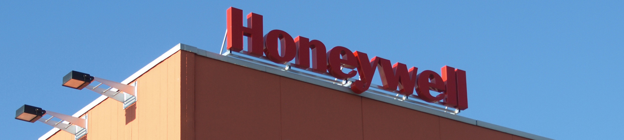 Honeywell-Logo auf dem Firmengebäude in Kassel